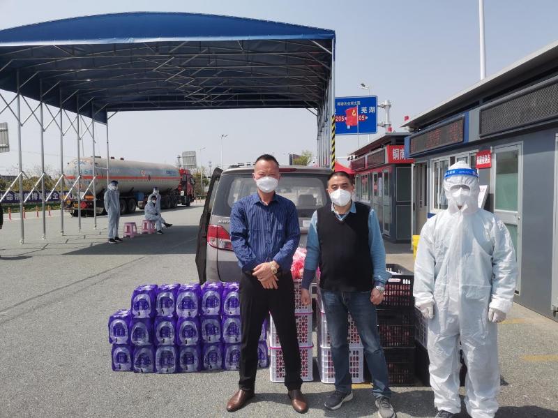 芜湖宇恒特种钢球有限公司慰问南陵东高速出口疫情防控执勤点